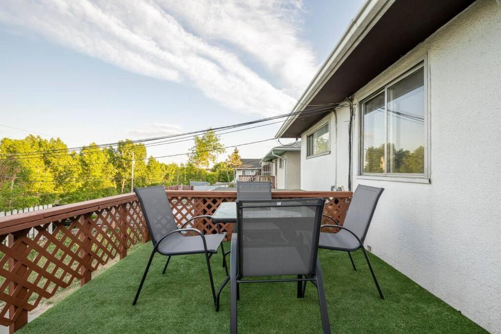 Highland Park Cozy Appartement YYC Buitenkant foto